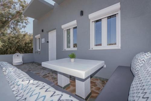 Galissas Apartment | Seaside Suite