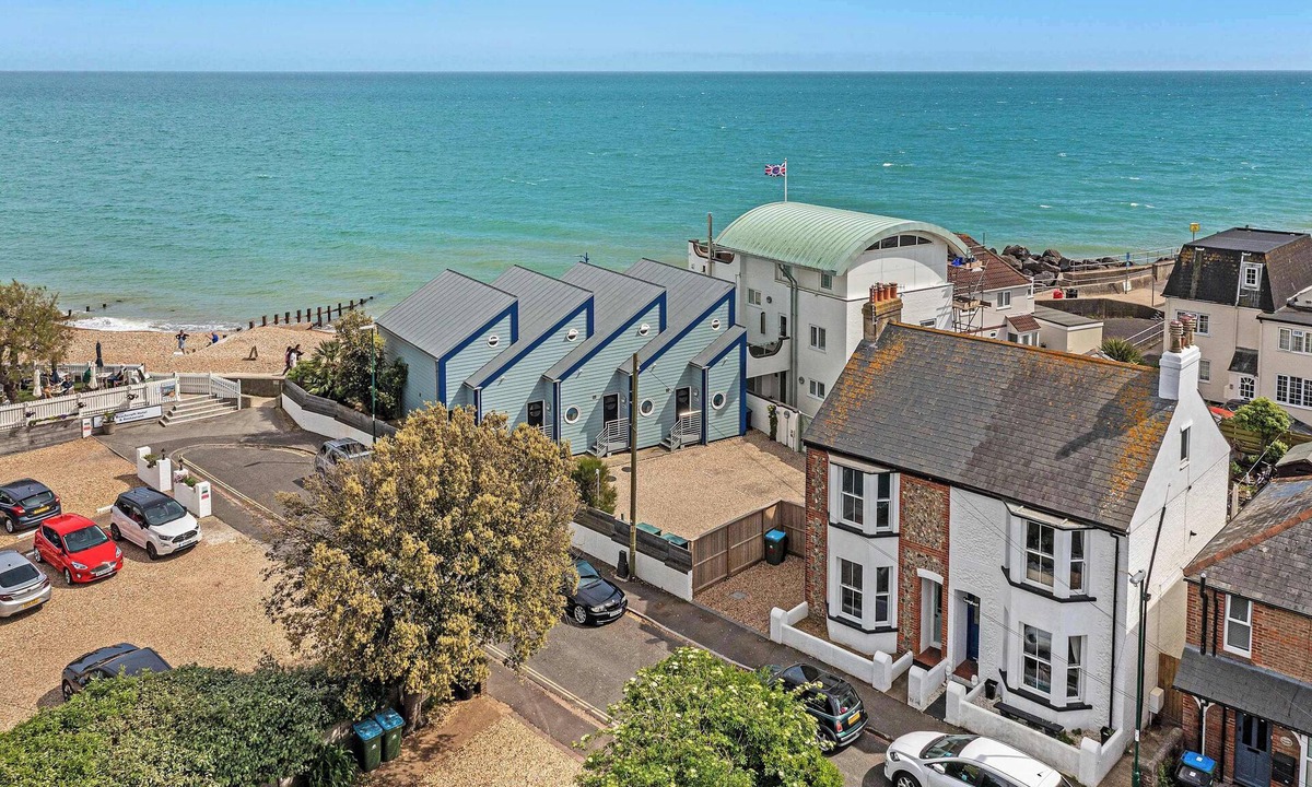 Felpham House | Seaside Villa with Garden, 40m to Beach