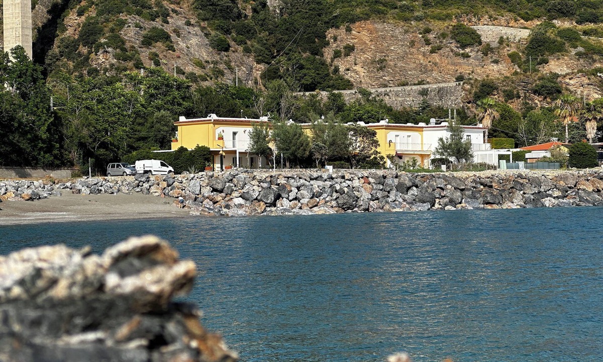 Bonifati Villa | Seaside Villa with private garden