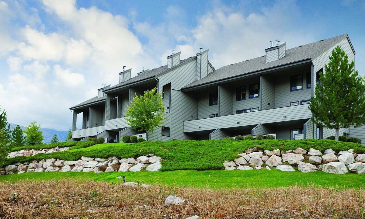 Wolf Creek Resort | Seasons of superb recreation and scenery!