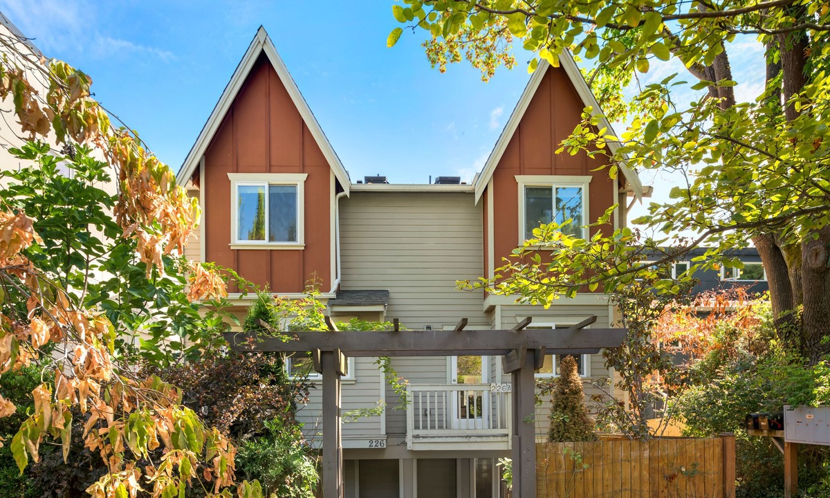 Mann Hotel | Seattle Vacation Home: Life's A Mountain