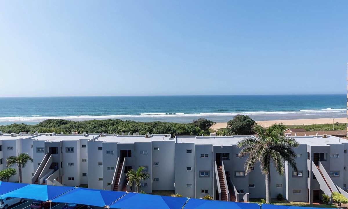 Doonside Condo | Seaview, 6 sleeper, secure complex with amenities, direct beach access and WiFi