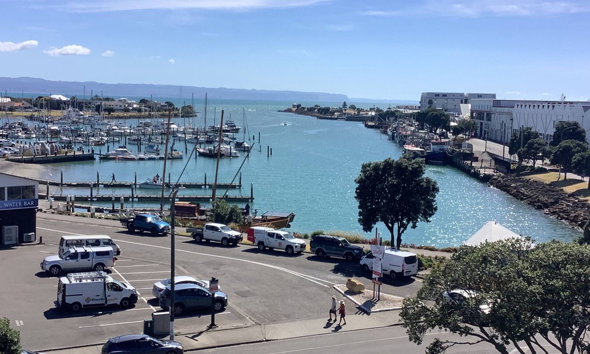 Ahuriri Apartment | Seaview Apartment-2B/@2B on Top story within the West Quay apartments