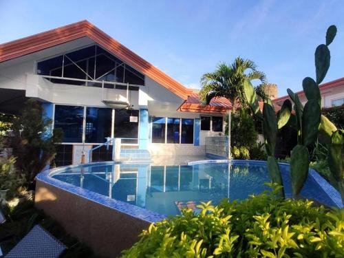 Dumaguete Resort | Seaview Beach Resort Dumaguete Beachfront
