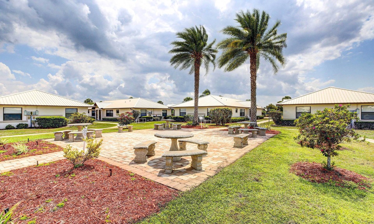Highland Villa | Sebring Fairway Villa | Golf, Lake, Track, & Pools