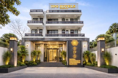 Udyog Vihar Apartment | sec 21 collection