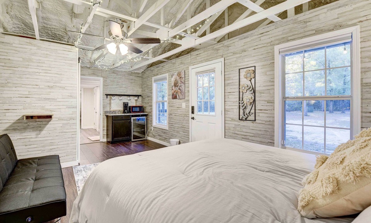 Crestview Cottage | Secluded 2-home Getaway on < 13 Forest Acres!