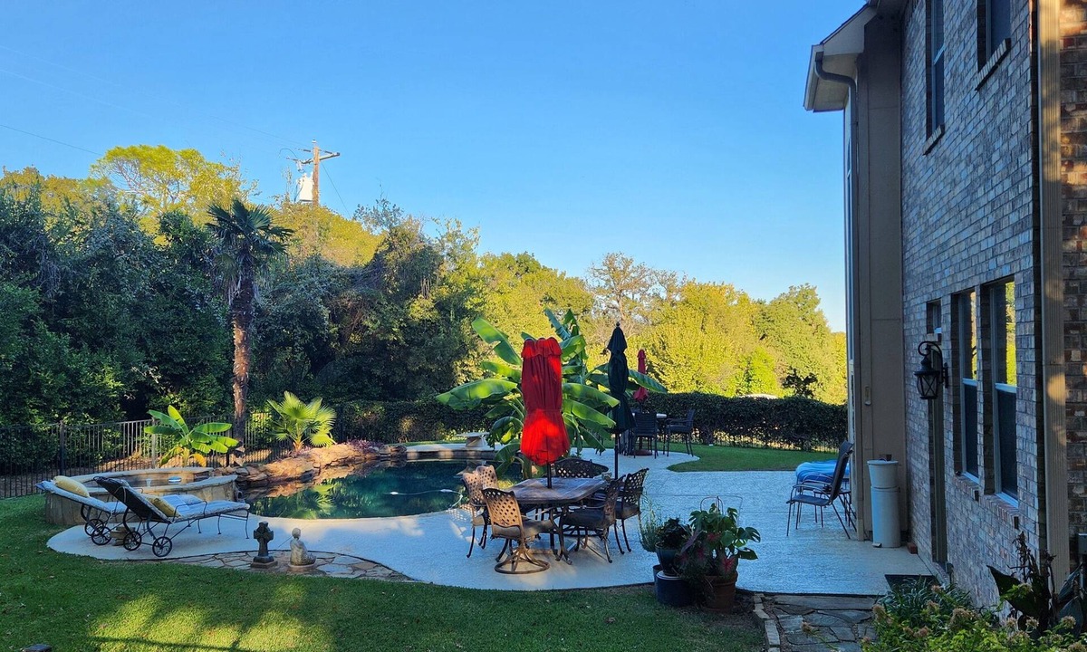 Flower Mound House | Secluded 4 bed/3bath with pool in Flower Mound with views to Lake Grapevine!
