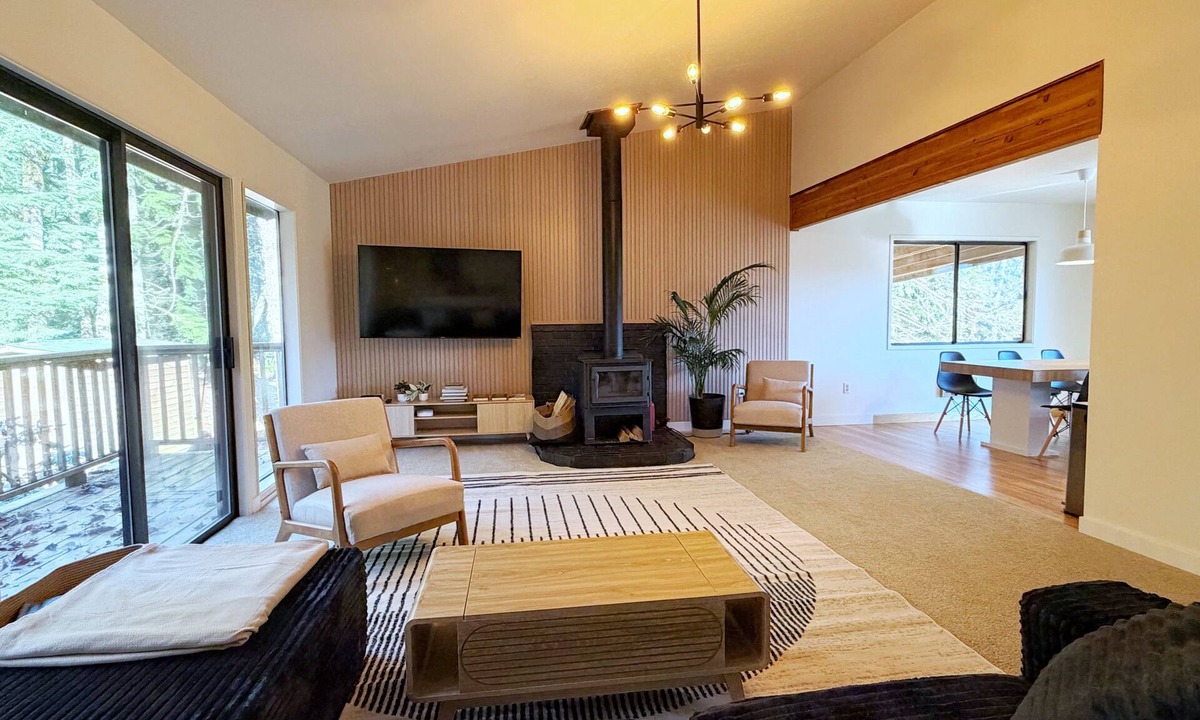 Zigzag Cabin | Secluded 5BR Cabin, Hot Tub, Views, Mt Hood