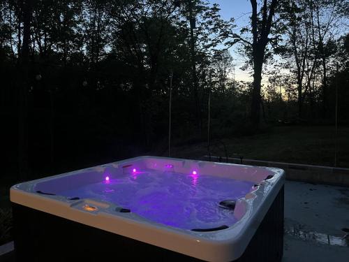 Ellsworth House | Secluded 5BR Retreat with Hot Tub, Sleeps 10