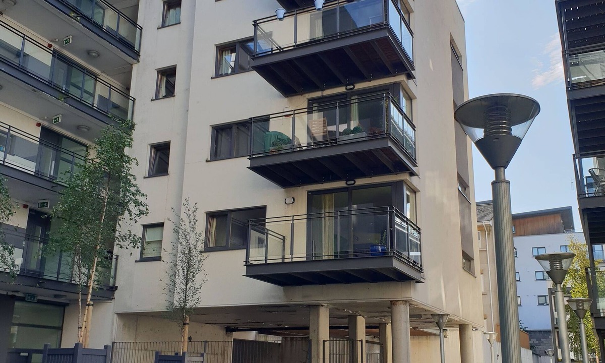 The Liberties Apartment | Secluded and spacious, 2-bedroom apartment in Dublin city center with WiFi, AC
