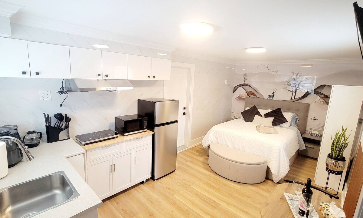 Fraserview Apartment | Secluded Bachelor Suite