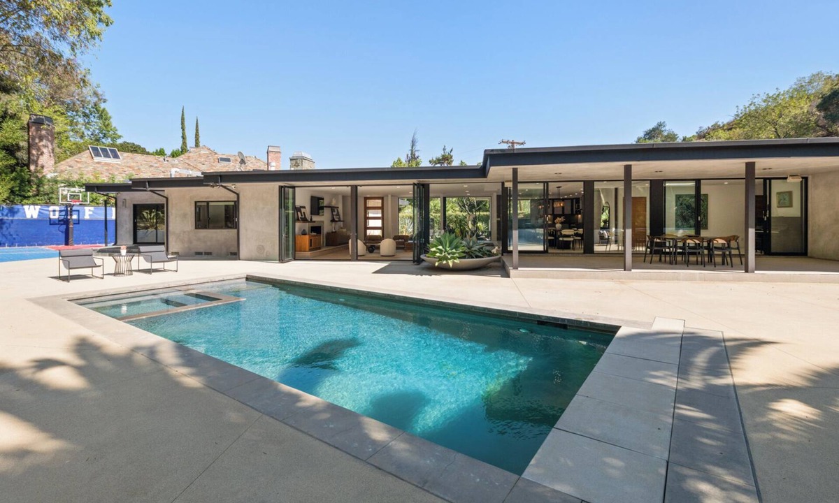 Beverly Glen House | Secluded Beverly Hills Retreat/1-Acre Oasis