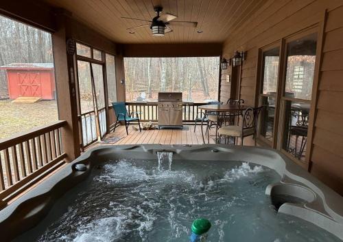 Mentone House | Secluded Cabin - Games, Fire Pit, Hot Tub, Pet OK