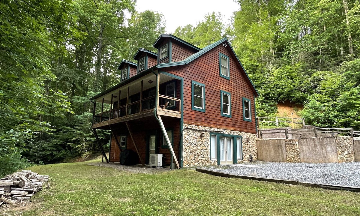 Sylva Cabin | Secluded Cabin near Great Smoky Mts, Game room