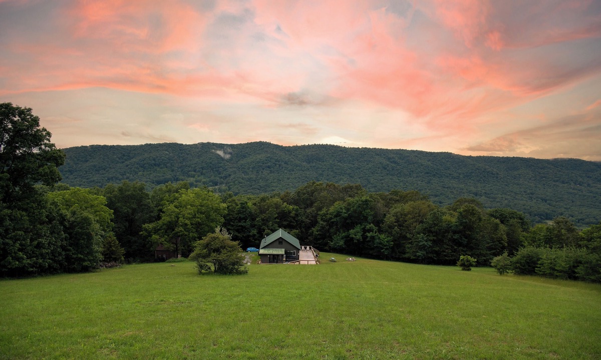 Mathias Cabin | Secluded cabin on 20acres boarding the George Washington National Park