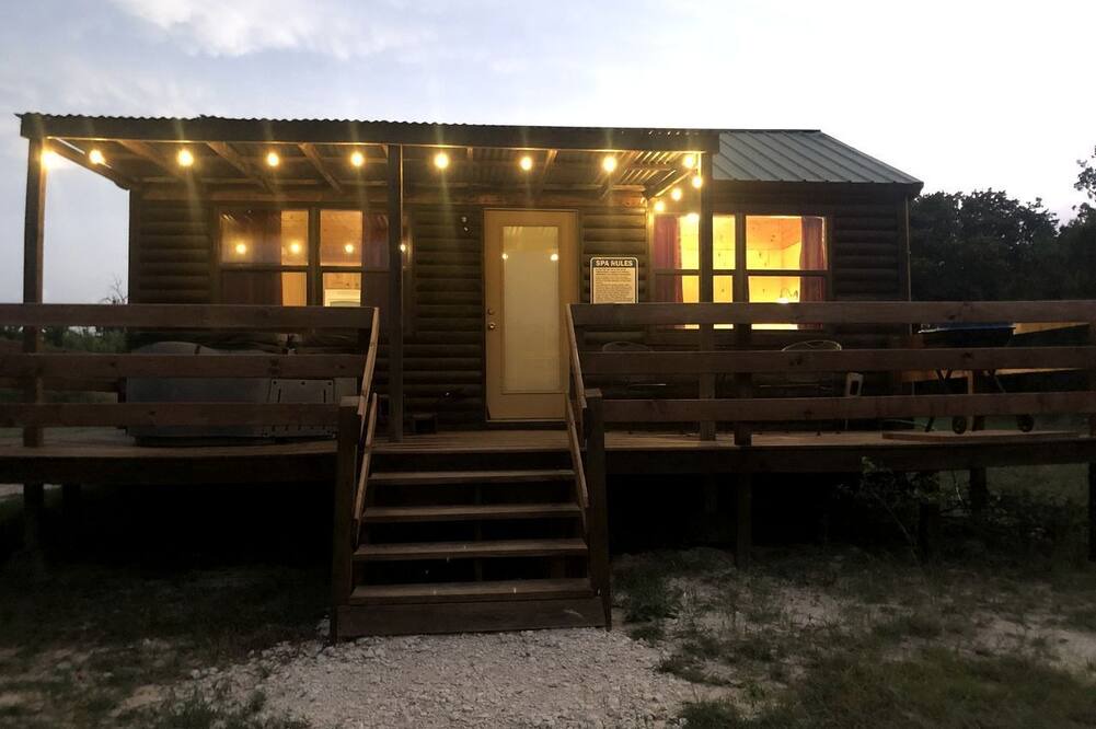Paluxy House | Secluded Cabin Perfect for Nature and Water Sports Lovers in Texas