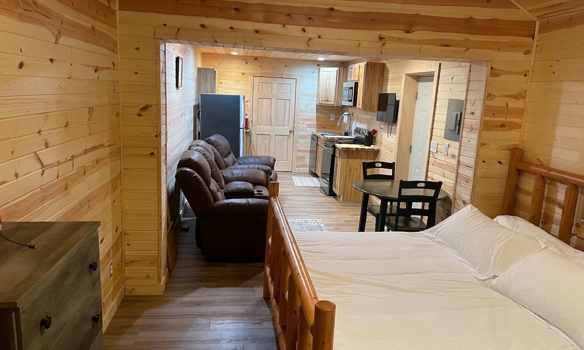 Gilbert Apartment | Secluded Cabin With King Size bed