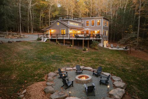 Pond Eddy House | Secluded Catskills 3BR with Hot Tub & Roof Deck