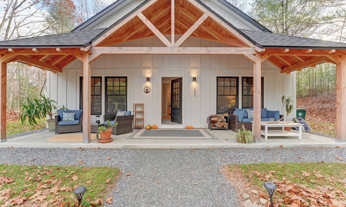Biddeford Cottage | Secluded Coastal Home and Cottage: Peaceful Nature Escape 3 Minutes to the Beach