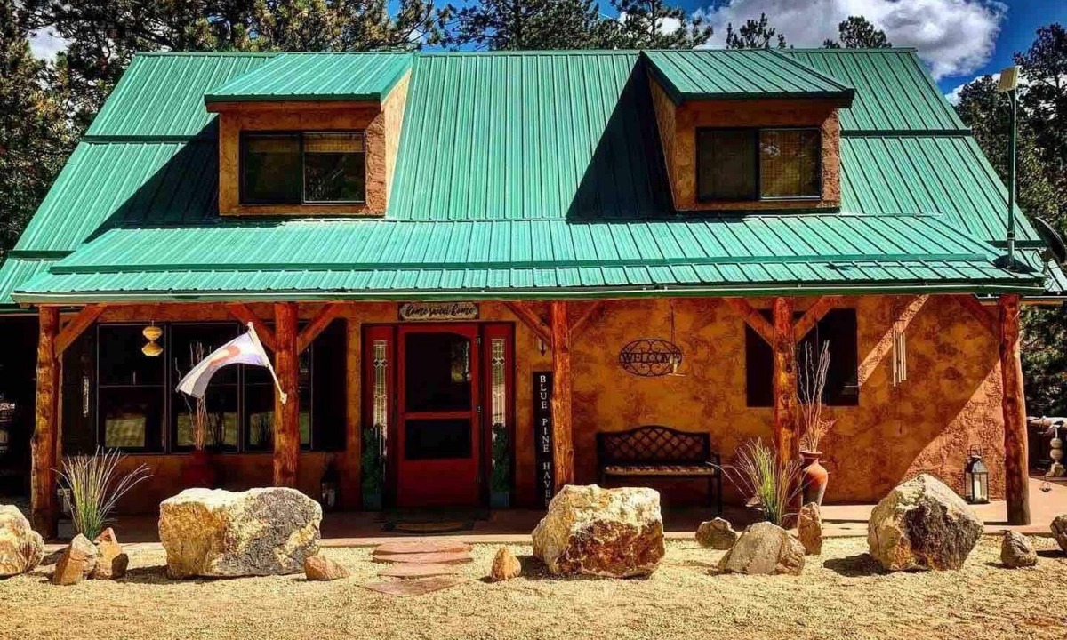 Westcliffe Cottage | Secluded cottage close to town, shops & lake- Deer, Mountains, Stargazing