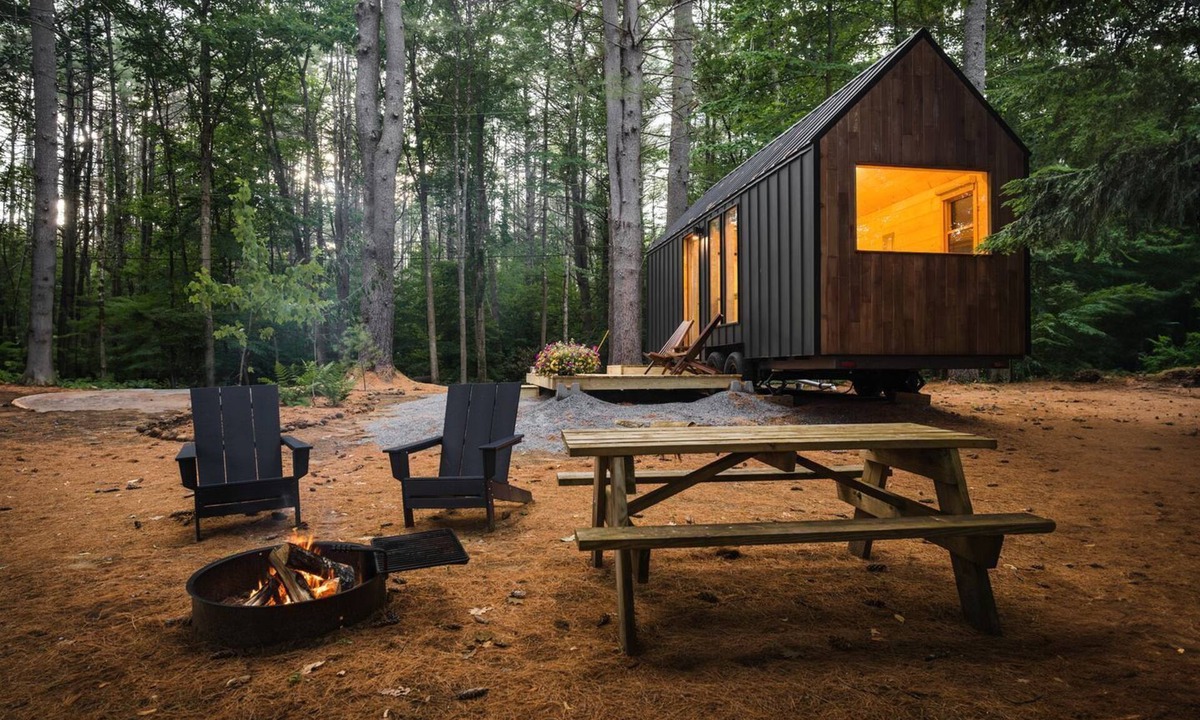 Corinth Cabin | Secluded, Dog Friendly Tiny House on the Hudson River, near Saratoga Springs