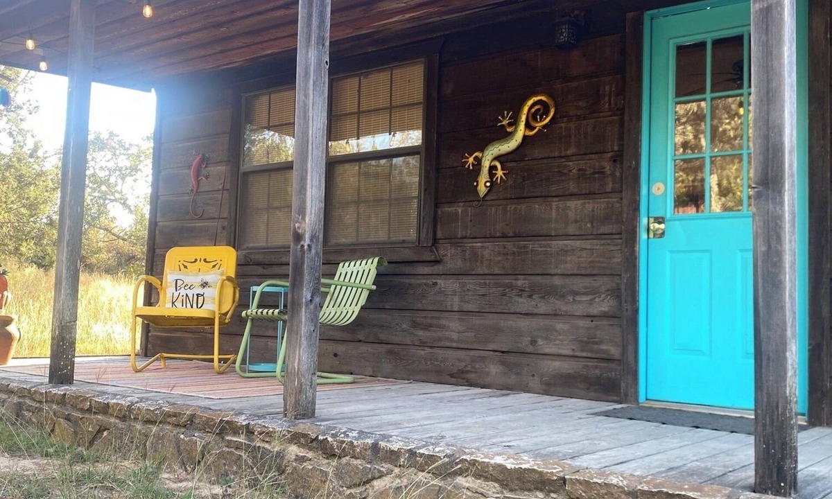Paluxy Cabin | Secluded Escape with scenic views & hot tub
