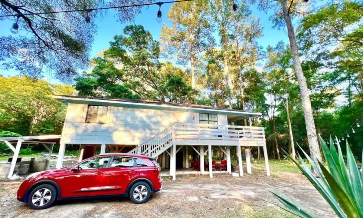 Fellowship House | Secluded Forest Stilts House with Balcony, Fire Pit & Nature Views