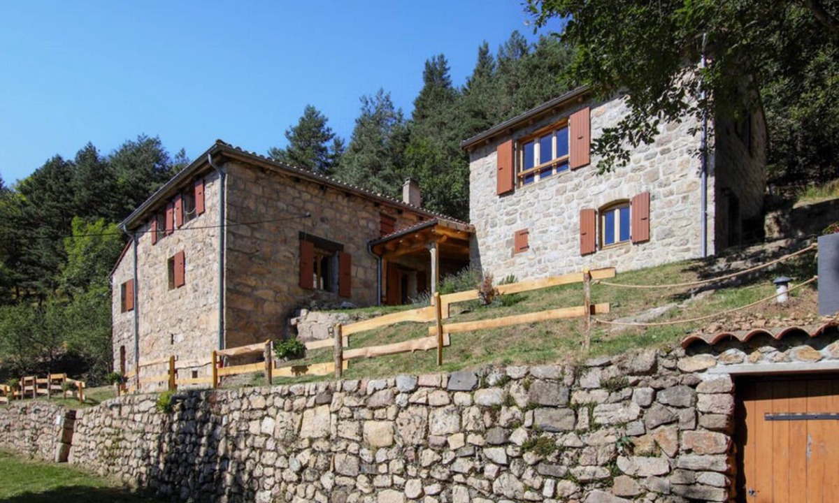 Saint-Etienne-de-Serre House | Secluded vacation estate in the heart of the Ardèche, total peace and quiet and absolute nature.