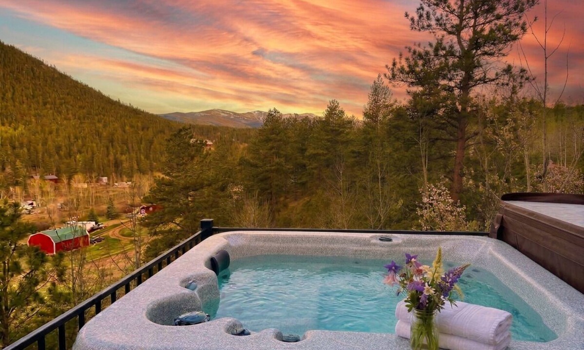 Bailey Cabin | Secluded Hideaway, Hot Tub, Epic Views, Solo Travelers, Couples, Dog People