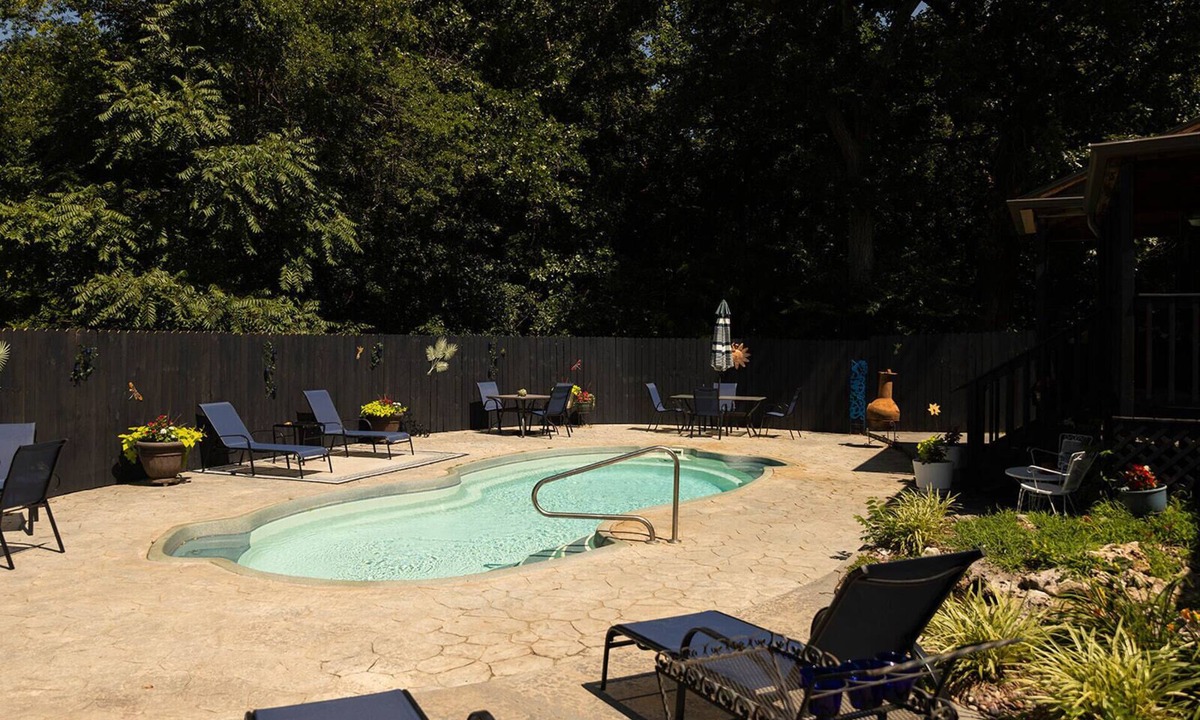 Tulsa House | Secluded Hideaway with private pool 3-bedroom house in tranquil Tulsa
