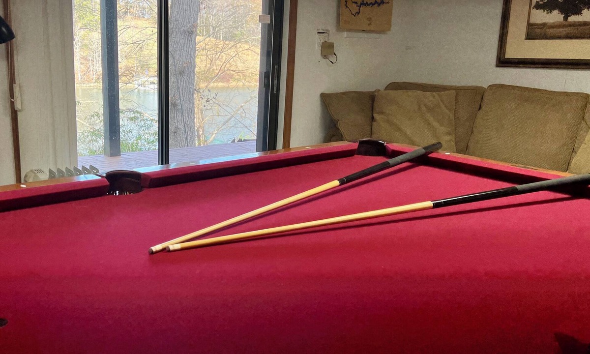 St. Stephens House | Secluded lakefront bliss with a private deck, pool table, and ping pong!