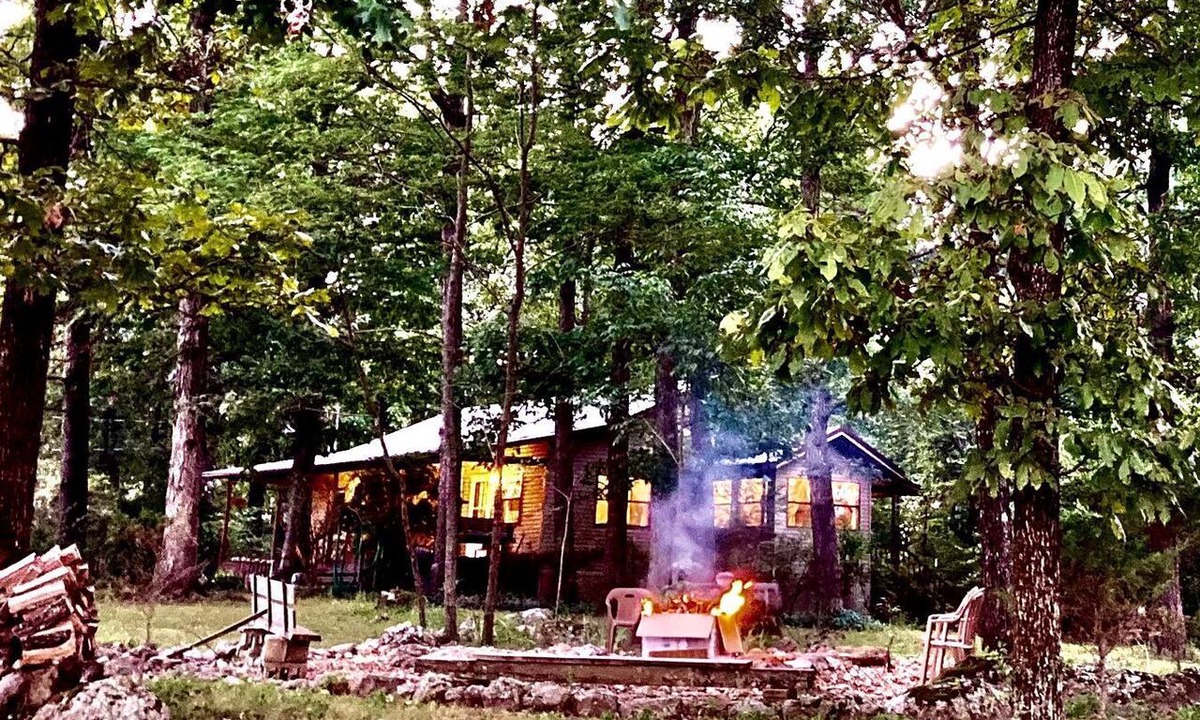 Saffell Cabin | Secluded Lakefront House Nestled in the Woods for an Unforgettable Adventure in Nature in Williford, Arkansas