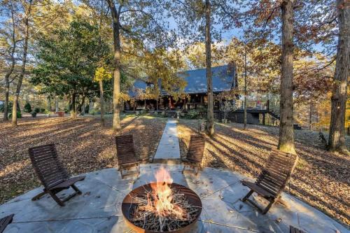 Franklin Apartment | Secluded Lakeview Retreat 10 Mins to Leipers Fork