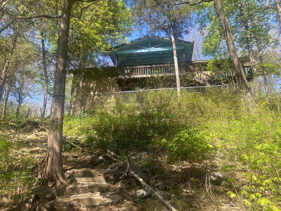 Eureka Springs House | Secluded Lakeview retreat by Eureka Springs-CANOE