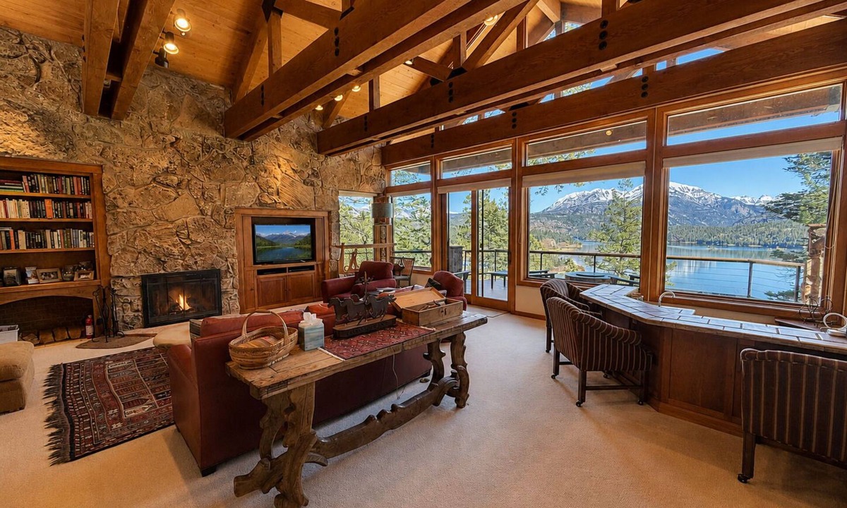 Purgatory House | Secluded Lodge with Lake Views