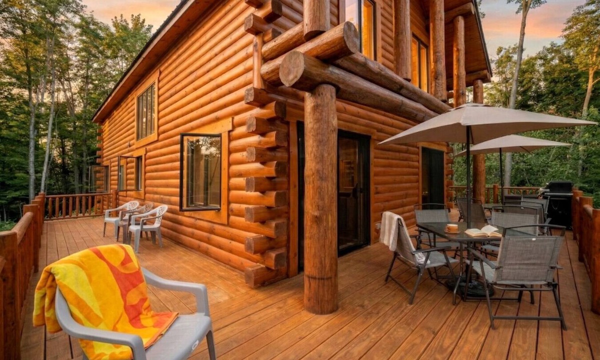 Harbor Springs Cabin | Secluded Log Cabin w/Sauna, Near Skiing & Golf