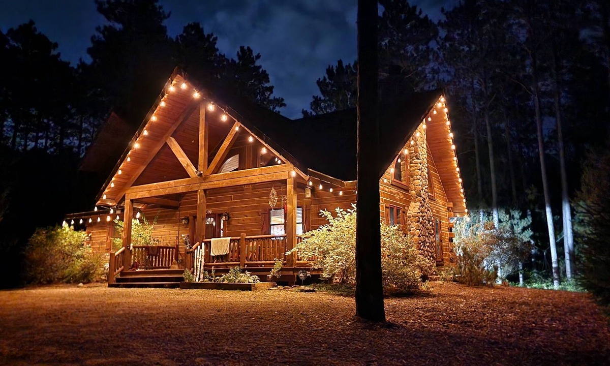 Lyndon Station Cabin | 🏞Secluded Log Cabin Near Wisconsin Dells & Wisconsin River Fireplace Ski 🏕