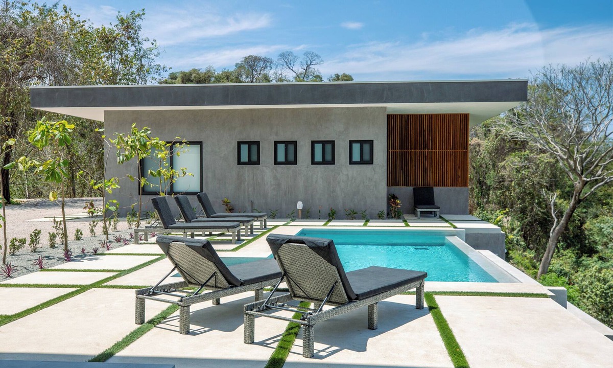 Barco Quebrado House | Secluded Luxury Casita w/view & shared pool
