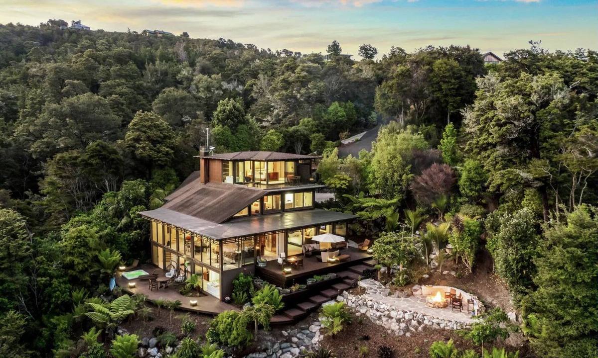 Ngaio Bay Cabin | Secluded Luxury Lodge, with direct access to semi private beach