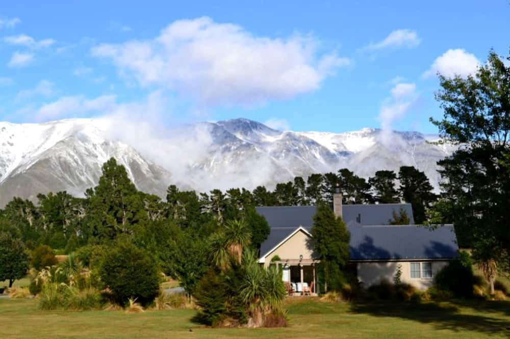 Windwhistle Cabin | Secluded Luxury Getaway near Lake Ida in New Zealand