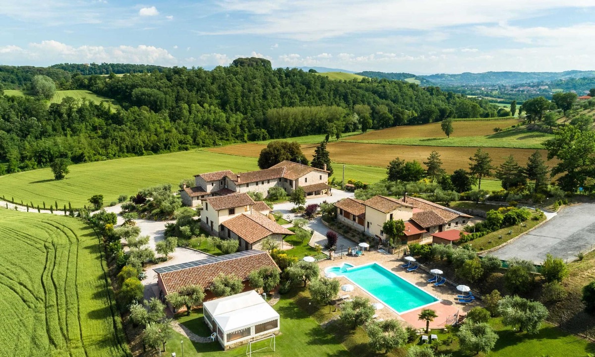 Ramazzano House | Secluded Mansion in Perugia with Hot Tub
