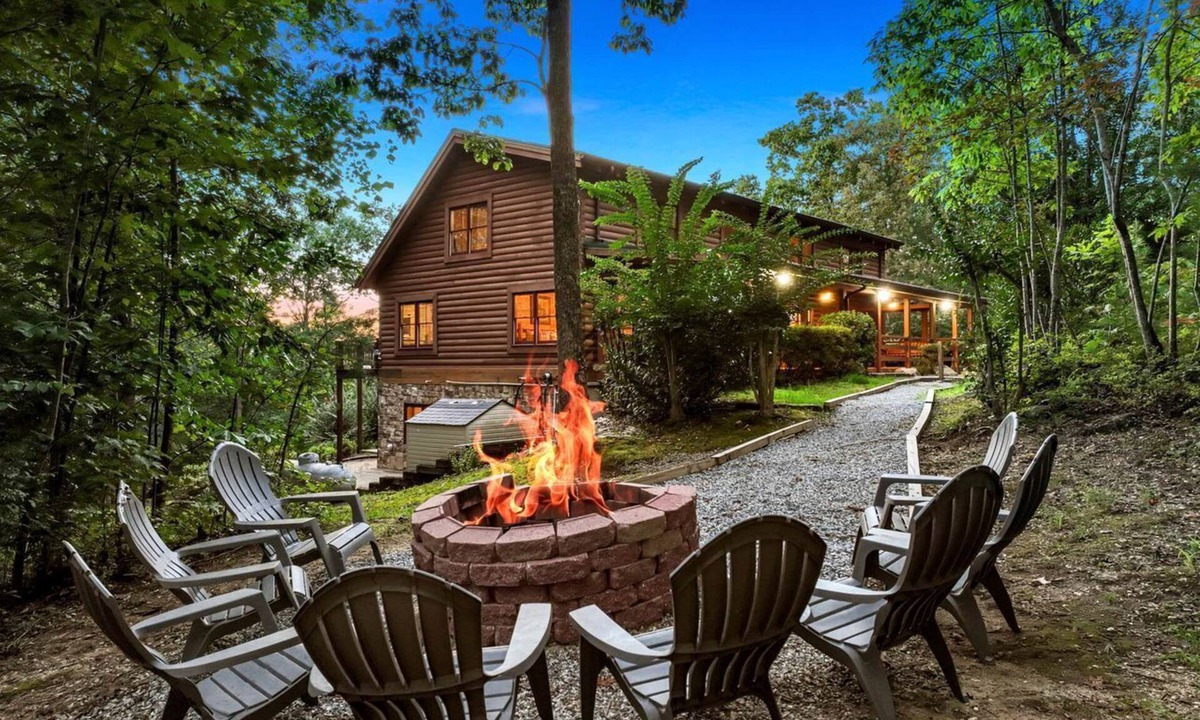 Sautee Nacoochee Cabin | Secluded Mountain Cabin close to Helen, Georgia, Perfect for a Family Getaway