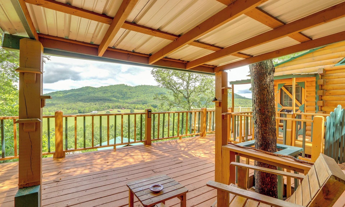 Warne Cabin | Secluded Mountain Cabin w/Decks + Gazebo!