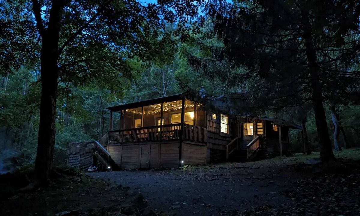 Hood Cabin | Secluded Mountain Retreat - Cozy Cabin on 8 Private Acres Near Shenandoah