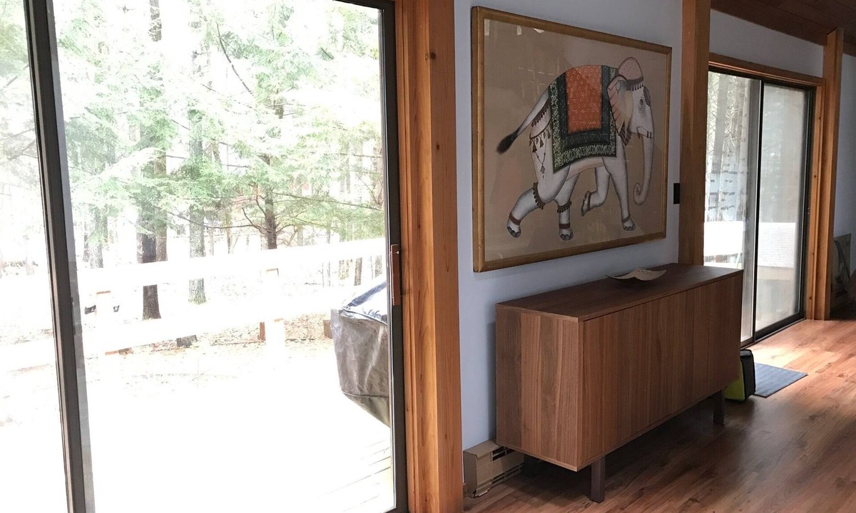 Sheffield House | Secluded Mountainside House with Outdoor Sauna, Surrounded by Trees.