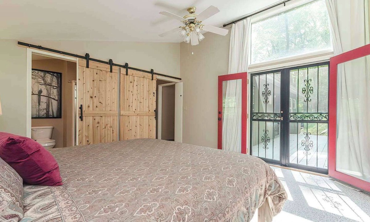 Berkeley Springs Cabin | Secluded Oasis w Hot Tub, Screened-in Porch, WiFi!
