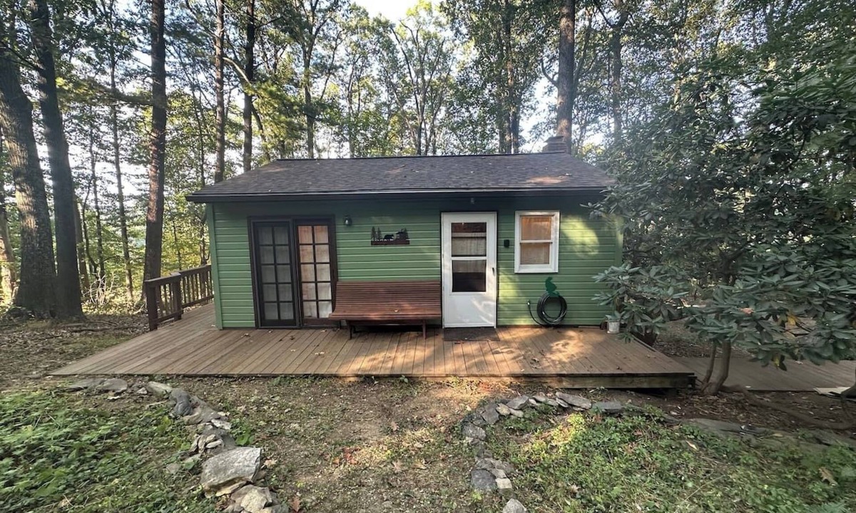 Aspers Cabin | Secluded Orchard Cabin | Mountain Views, Wineries, & Peaceful Escape