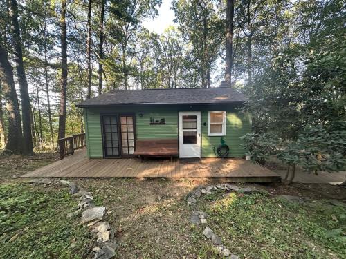 Aspers House | Secluded Orchard Cabin Mountain Views, Wineries, & Peaceful Escape