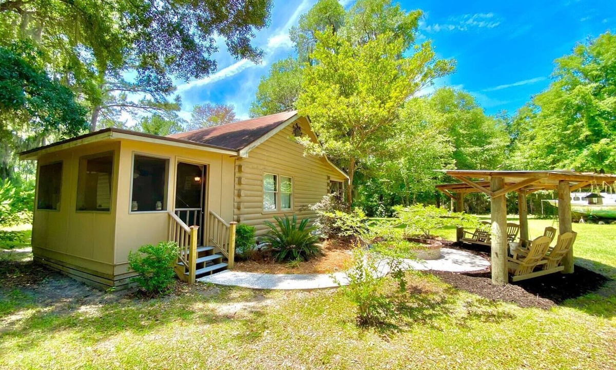 Eulonia Cabin | Secluded, peaceful Coastal Log Cabin with hot tub.